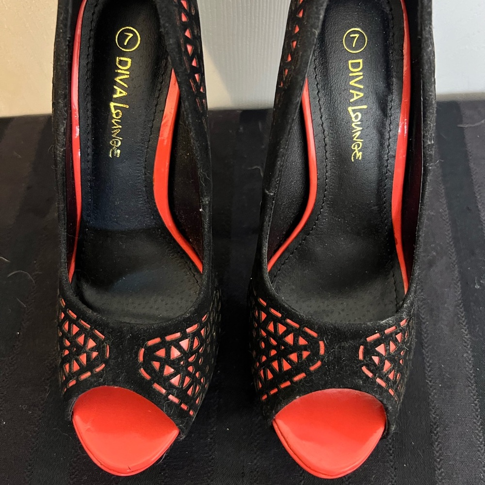 Diva Lounge Peep Toe Black and Salmon color High Heels Size 7